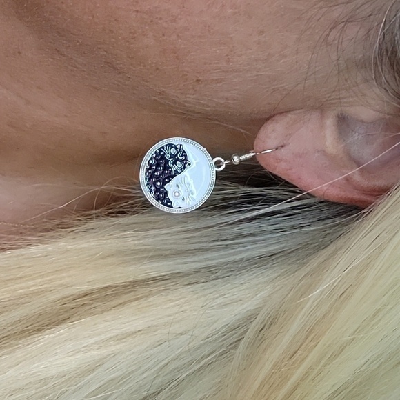 🔥LAST PAIR🔥 YIN & YANG CATS Charm Drop Earrings - Picture 5 of 7